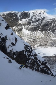 Jørgen skiing down, main couloir in the back.